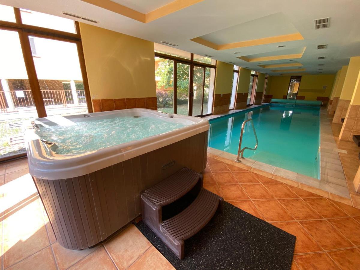 Апартаменты Dorina Wellness Шиофок Экстерьер фото