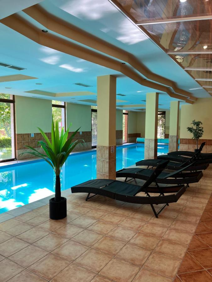 Апартаменты Dorina Wellness Шиофок Экстерьер фото